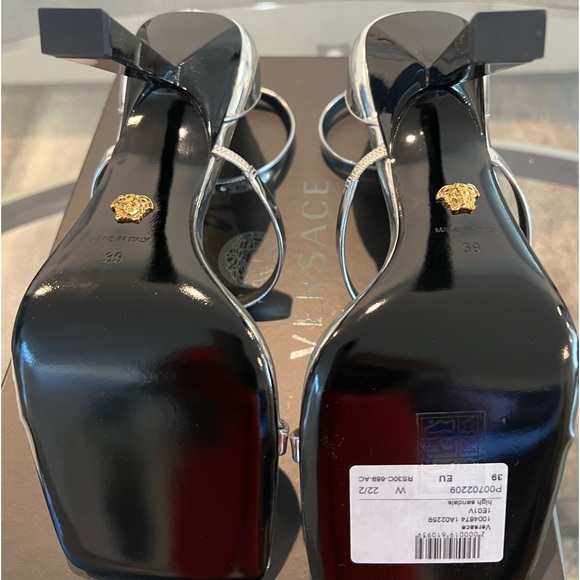 Brand New Versace Sandals Size 39. Comes with Box and Dust Bag. - Picture 7 of 8